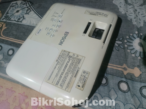 Projector: EPSON EB-X36